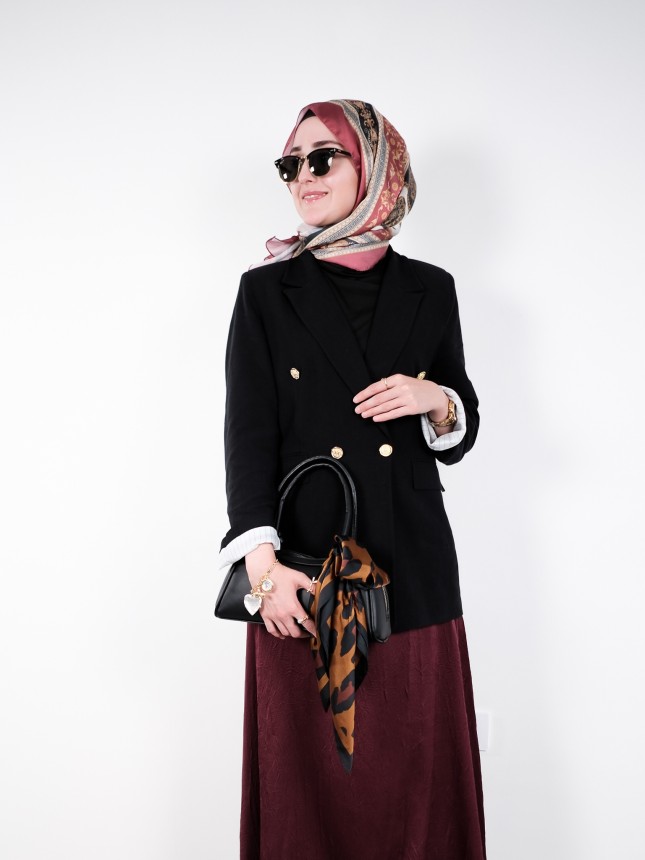 Gold Düğmeli Siyah Blazer Ceket