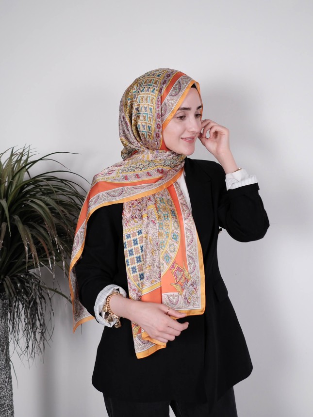 Saray Motifli Turuncu Saten Şal