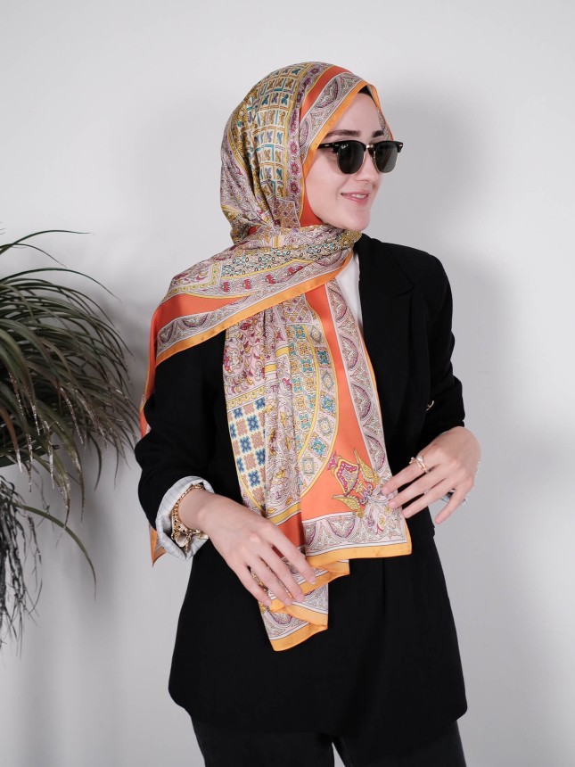 Saray Motifli Turuncu Saten Şal